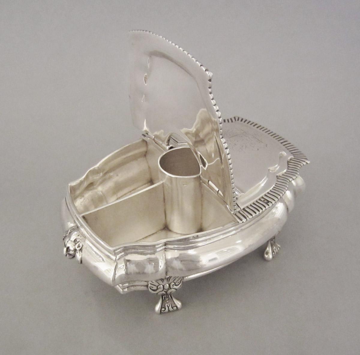 1969.0459 A Snuff box, interior