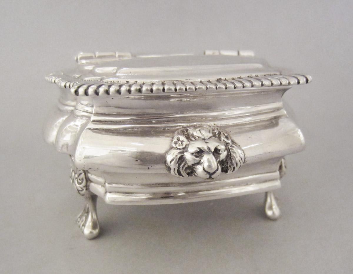 1969.0459 A Snuff box, view 1