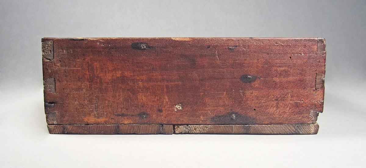 1957.0026.606, Box of watch crystals, side 1