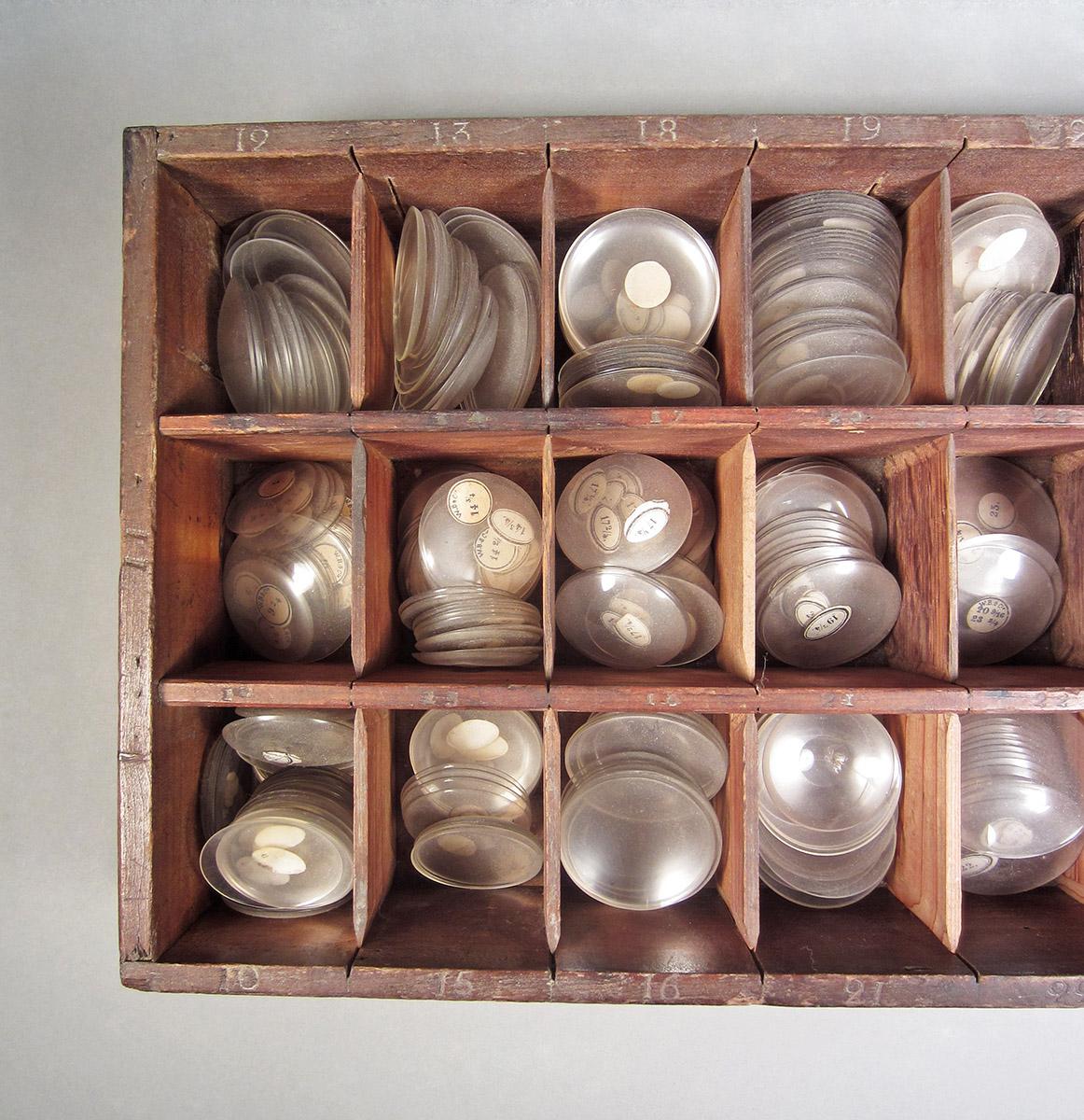 1957.0026.606, Box of watch crystals, top detail 2