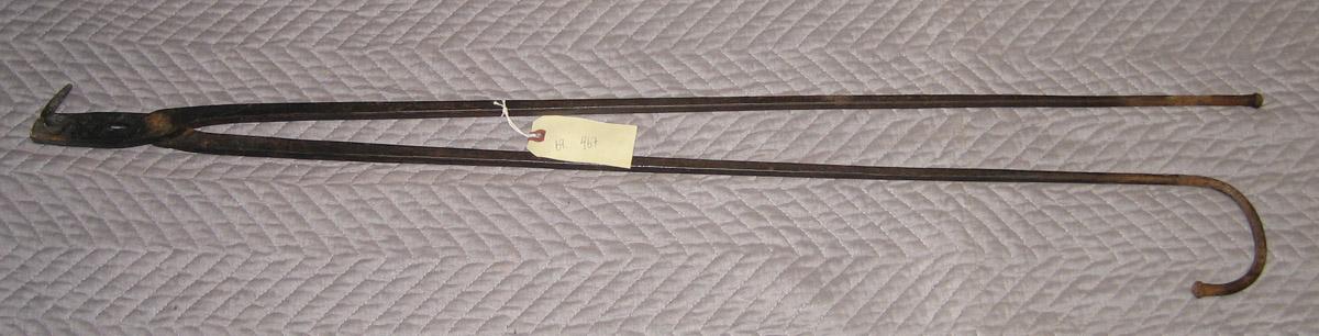 1969.0467 Tongs