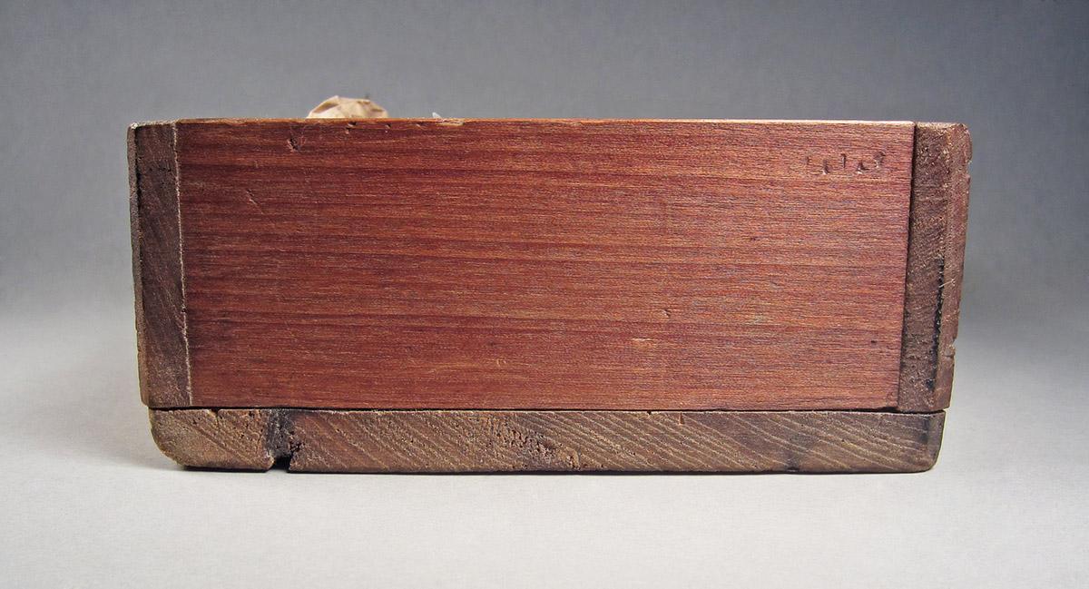 1957.0026.607, Box of watch crystals, side 1