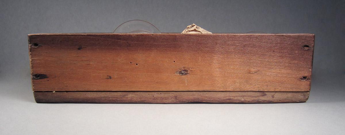 1957.0026.607, Box of watch crystals, back