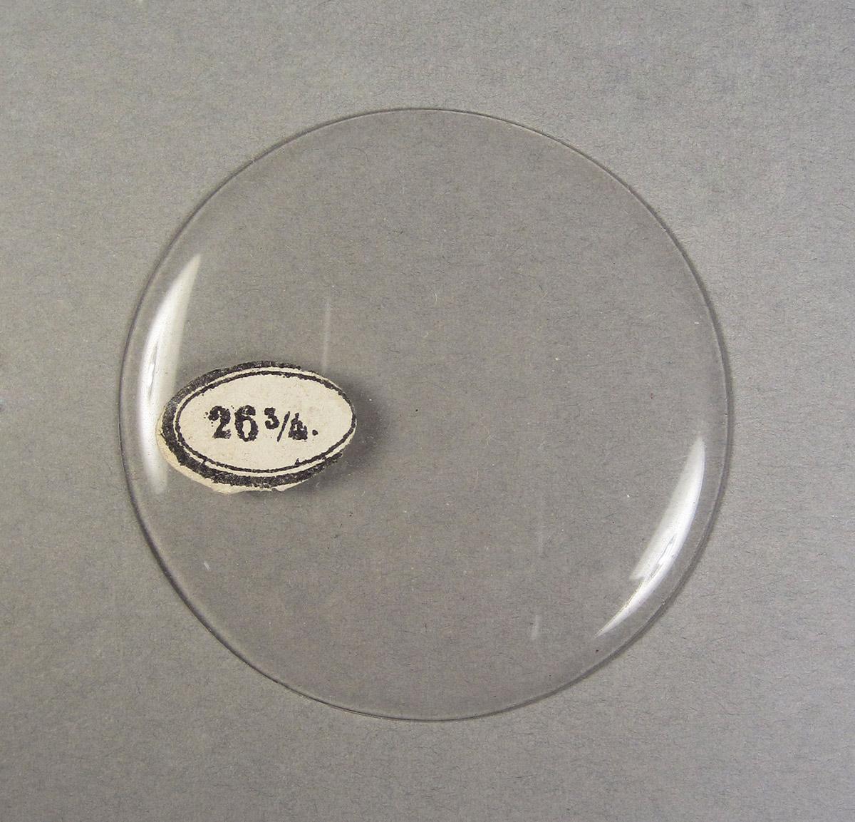 1957.0026.607, Box of watch crystals, crystal top