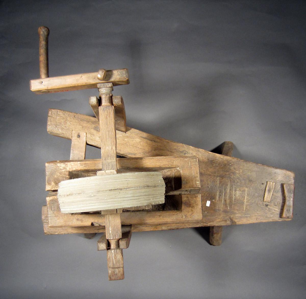 1957.0026.612 A-F Grindstone and frame, Top