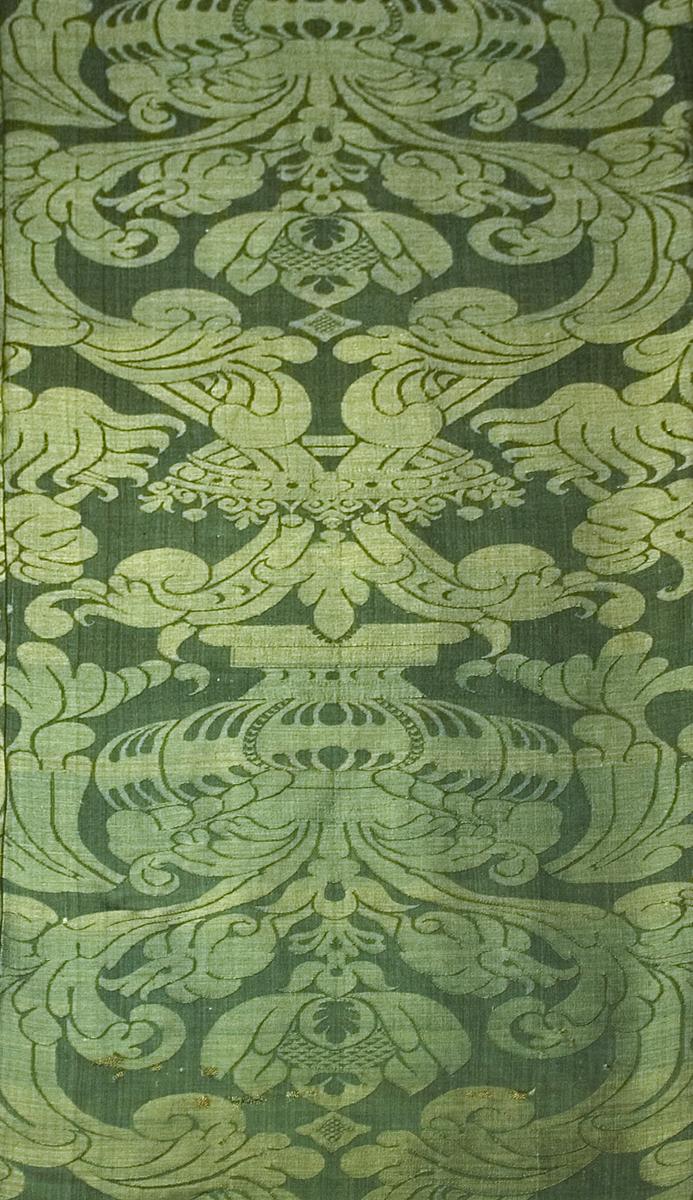 1969.0508 A Window Hanging, Side Curtain, Pattern Repeat-Oblique View