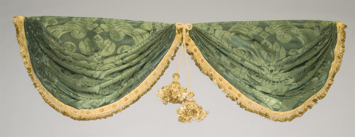 1969.0508 Window hanging, valance