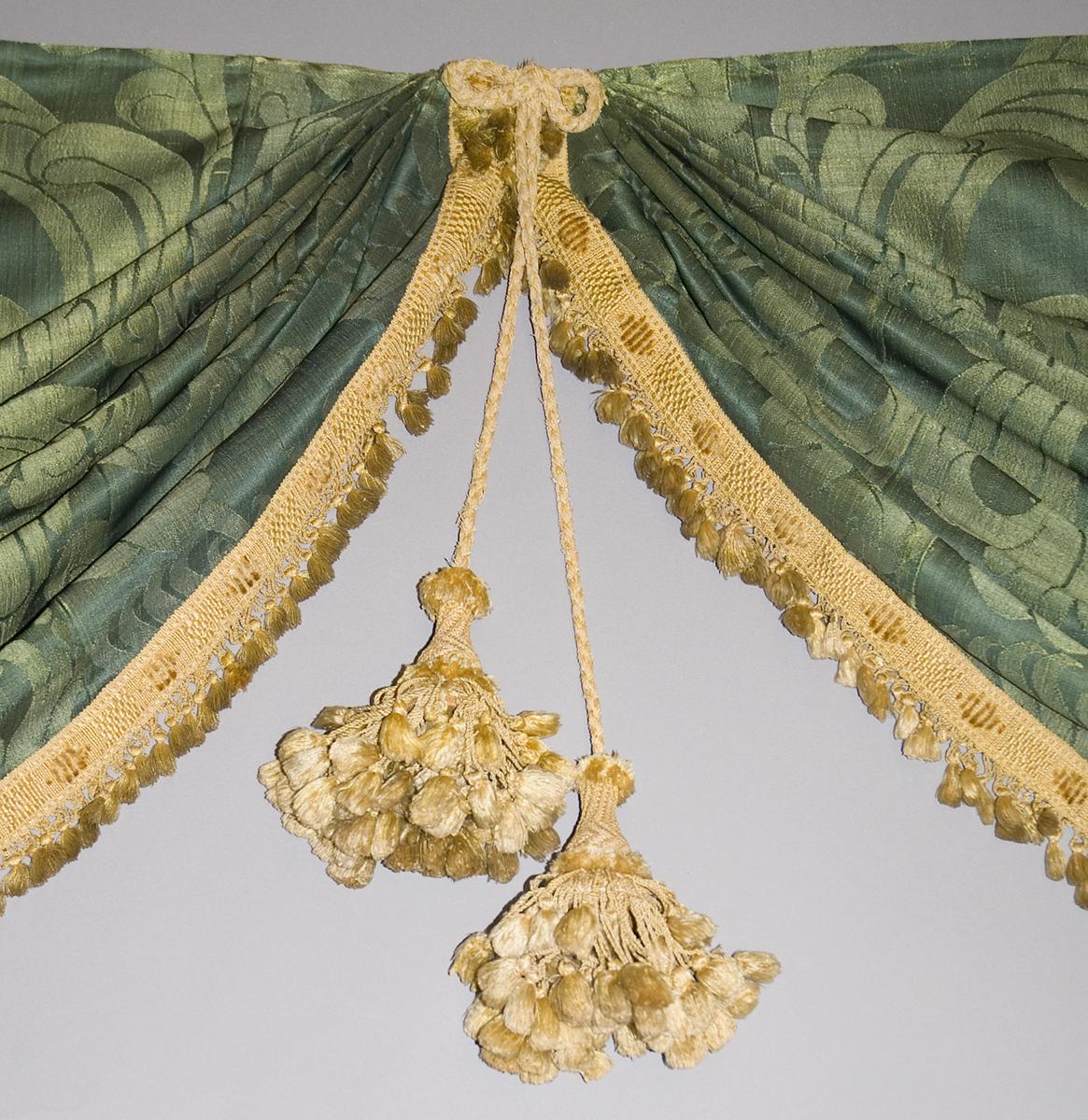 1969.0508 Window hanging, valance detail 2