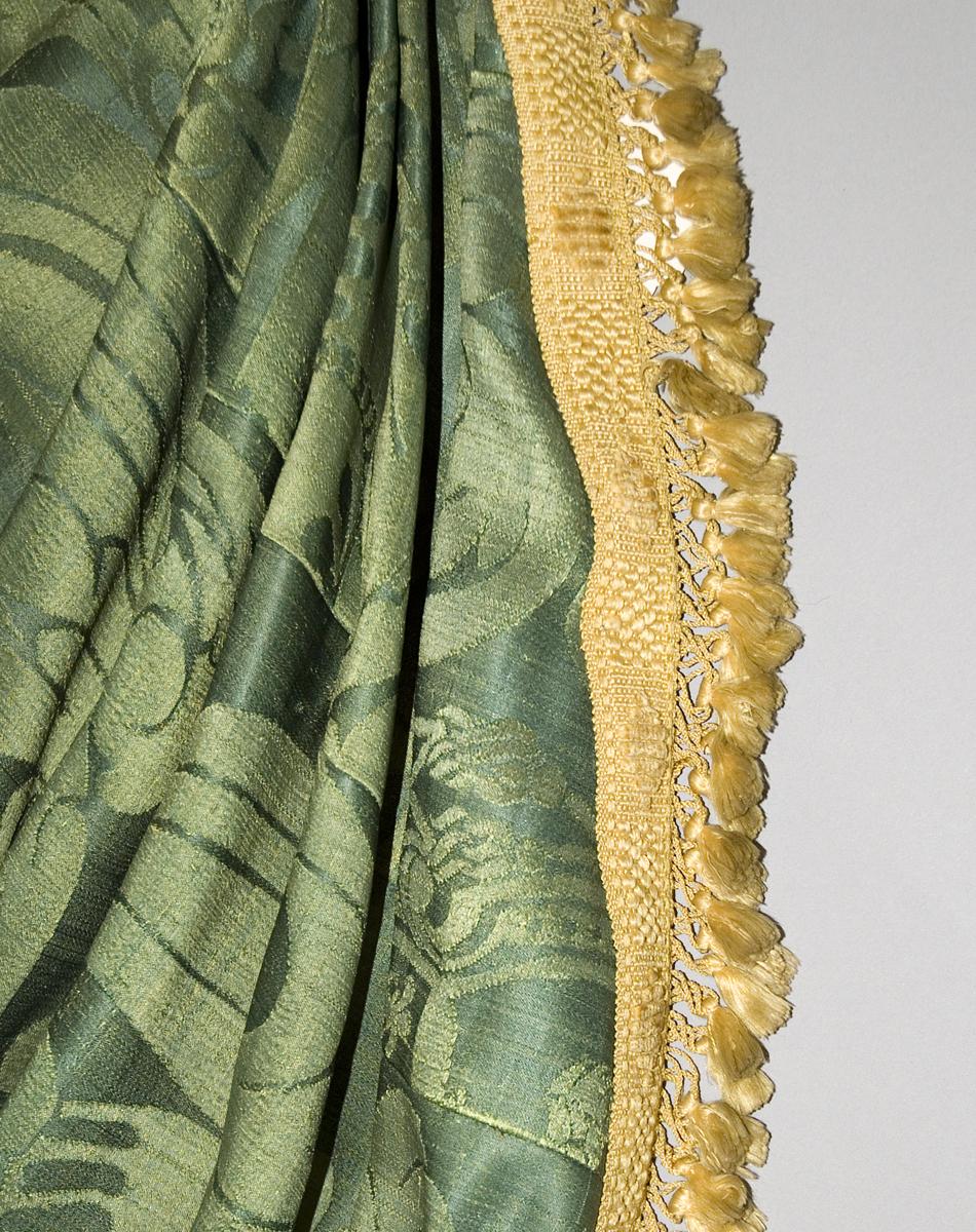 1969.0508 Window hanging, valance detail 1