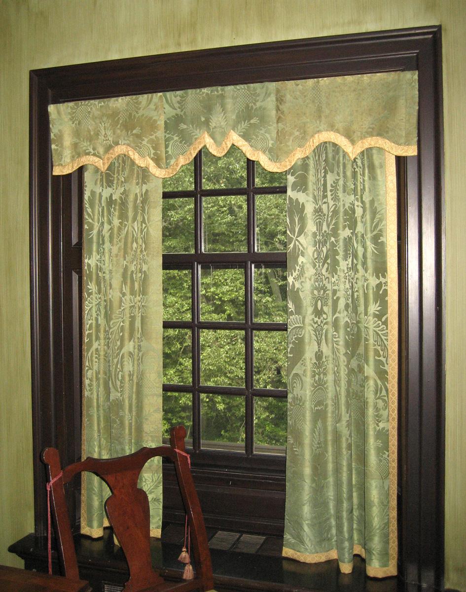1969.0512 Window treatment
