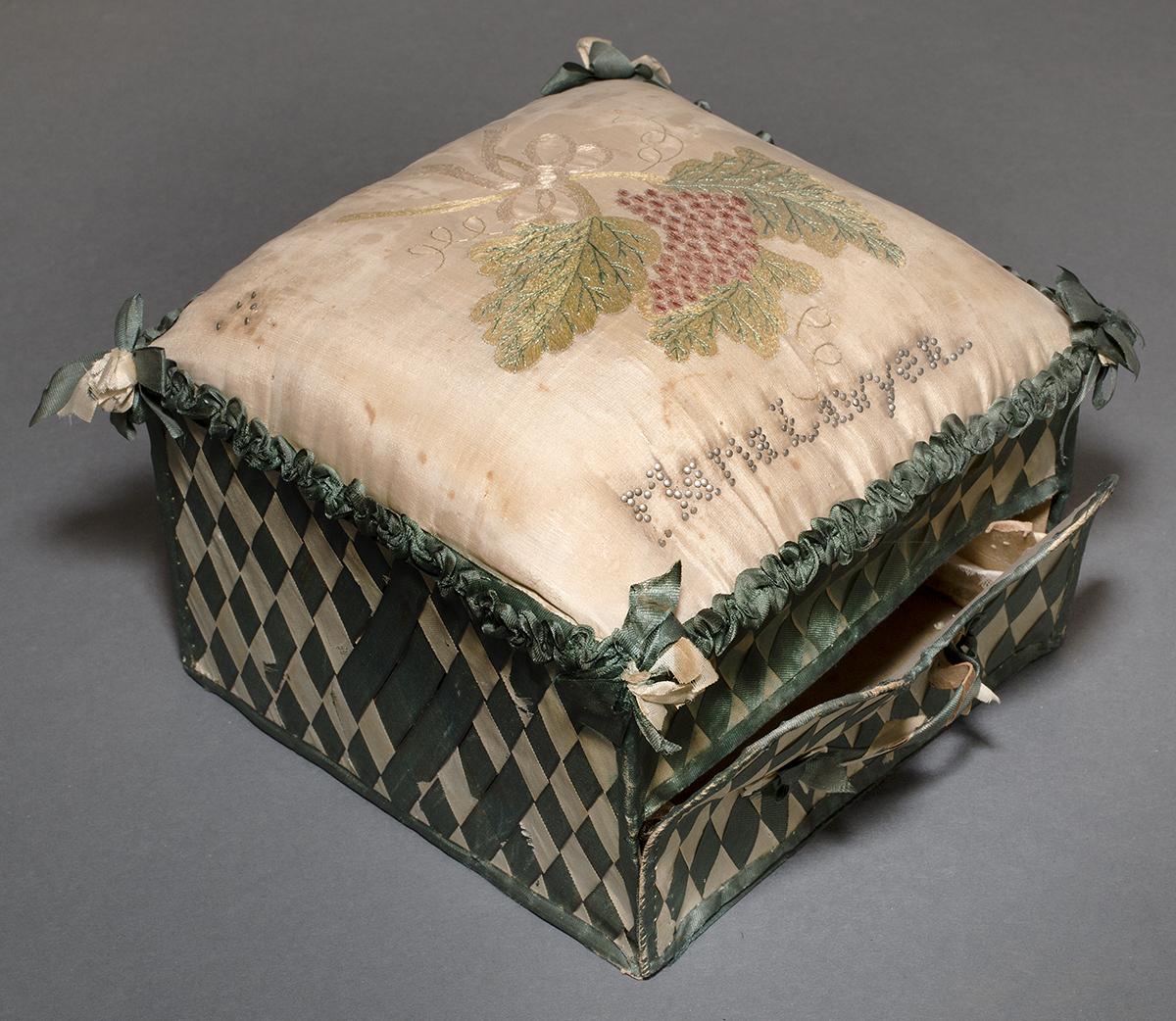 1969.0514.001 Pincushion, Side