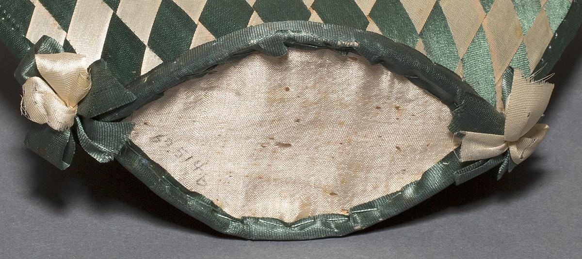 1969.0514.002 Basket, Bottom Detail