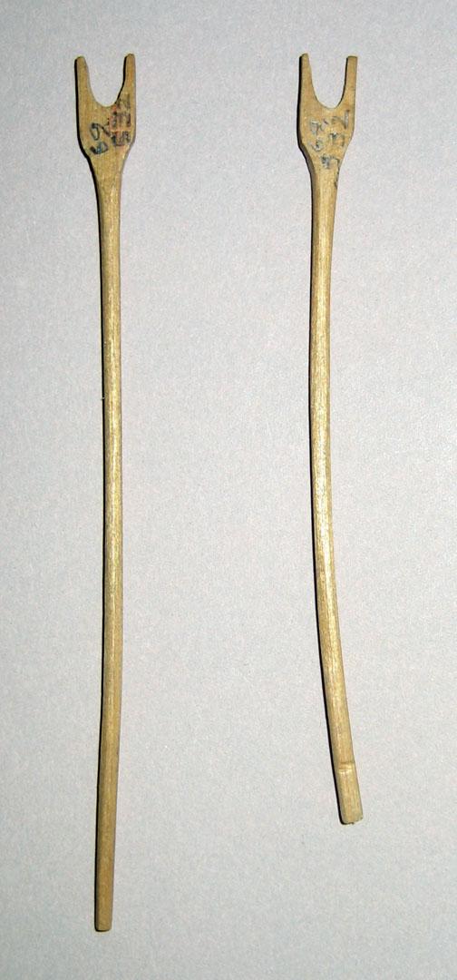 1969.0532.001-.002 Jackstraw pieces