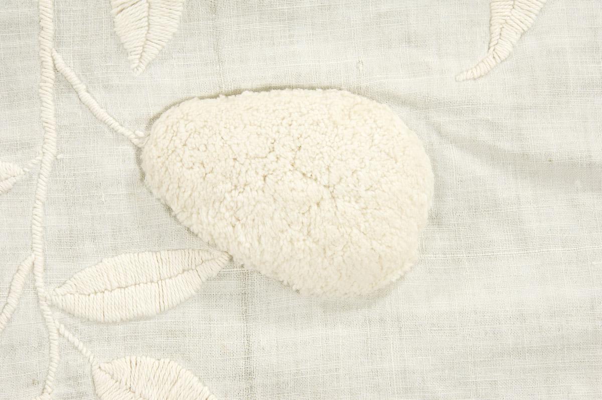 1969.0547 Bedcover (detail 1)