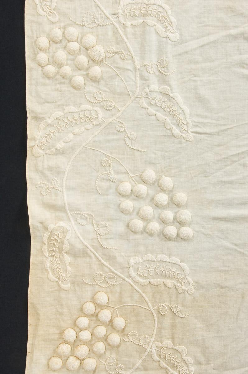 1969.0547 Bedcover (detail 3)