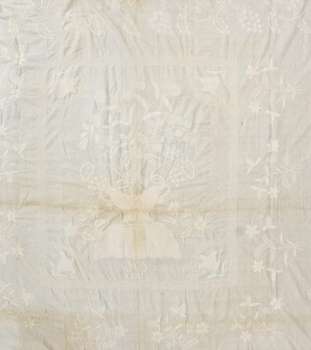 1969.0547 Bedcover (detail 4)