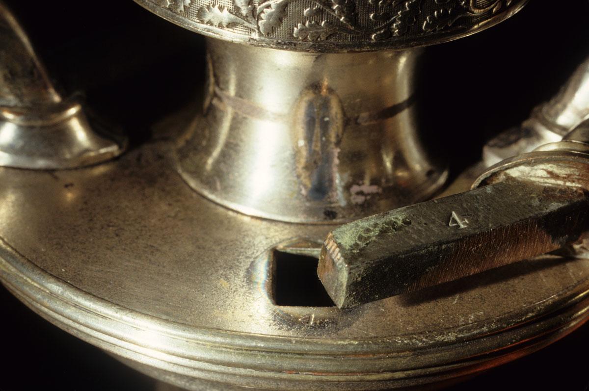1969.0590 Lamp detail