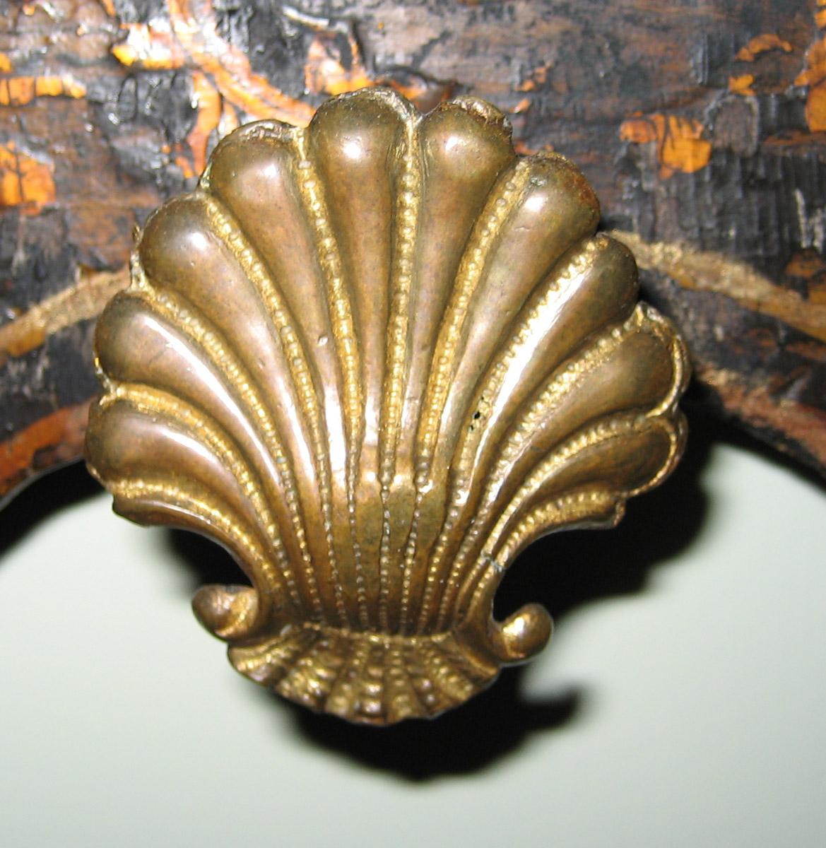 1969.0611.002 Holder