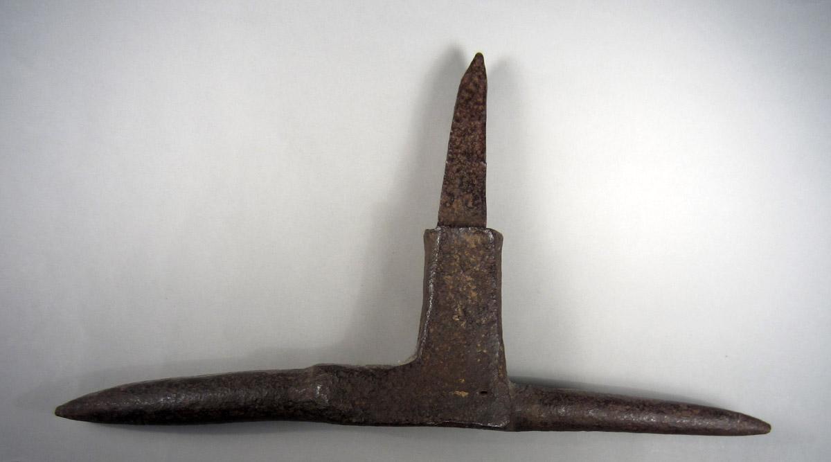 1957.0026.627 Anvil, View 2
