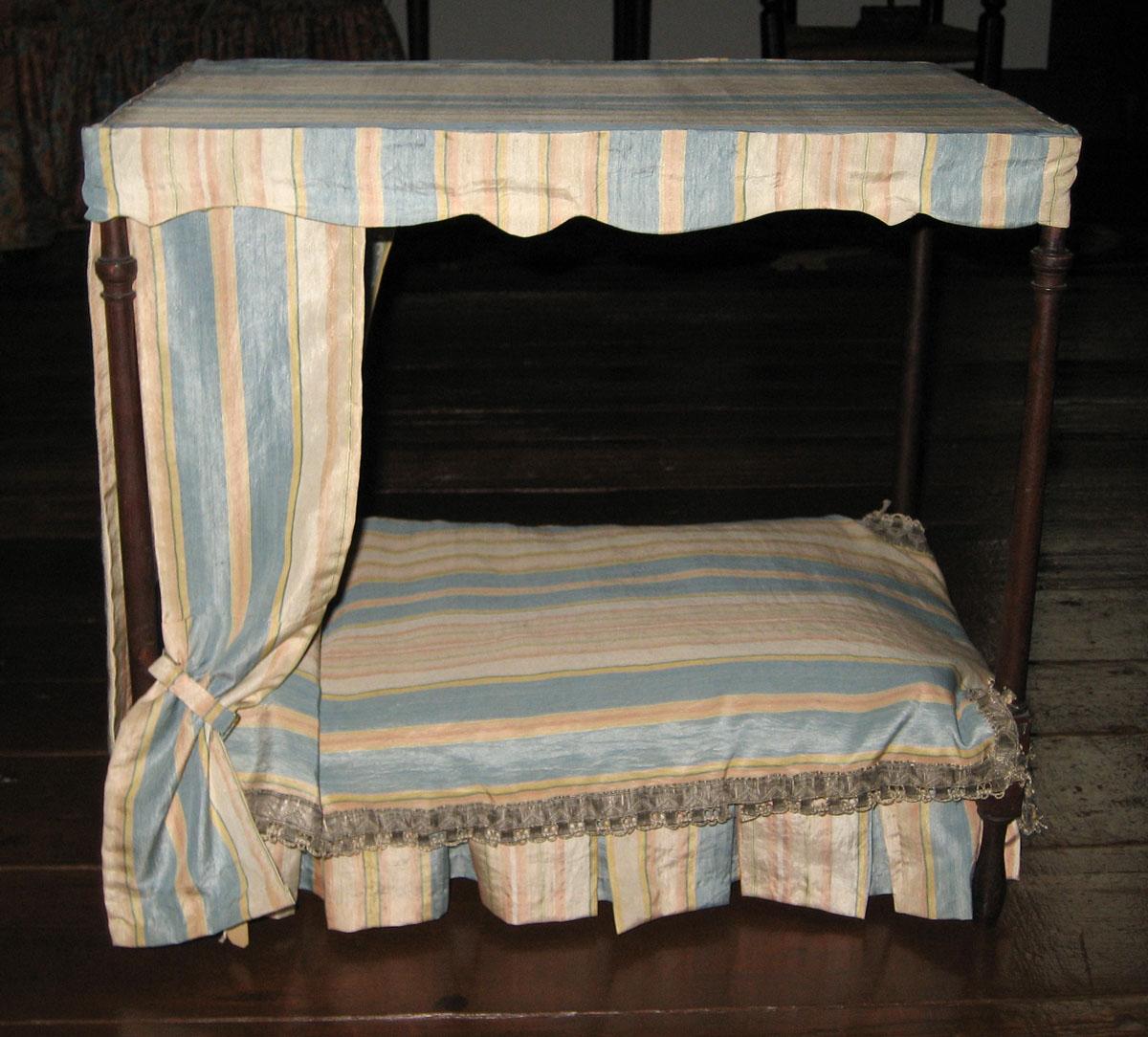 1969.0619 Miniature bedcover and bed hangings view 2
