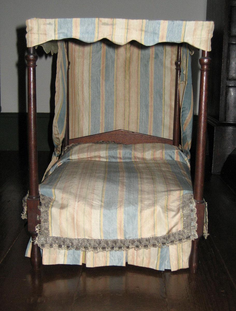1969.0619 Miniature bedcover and bed hangings view 3