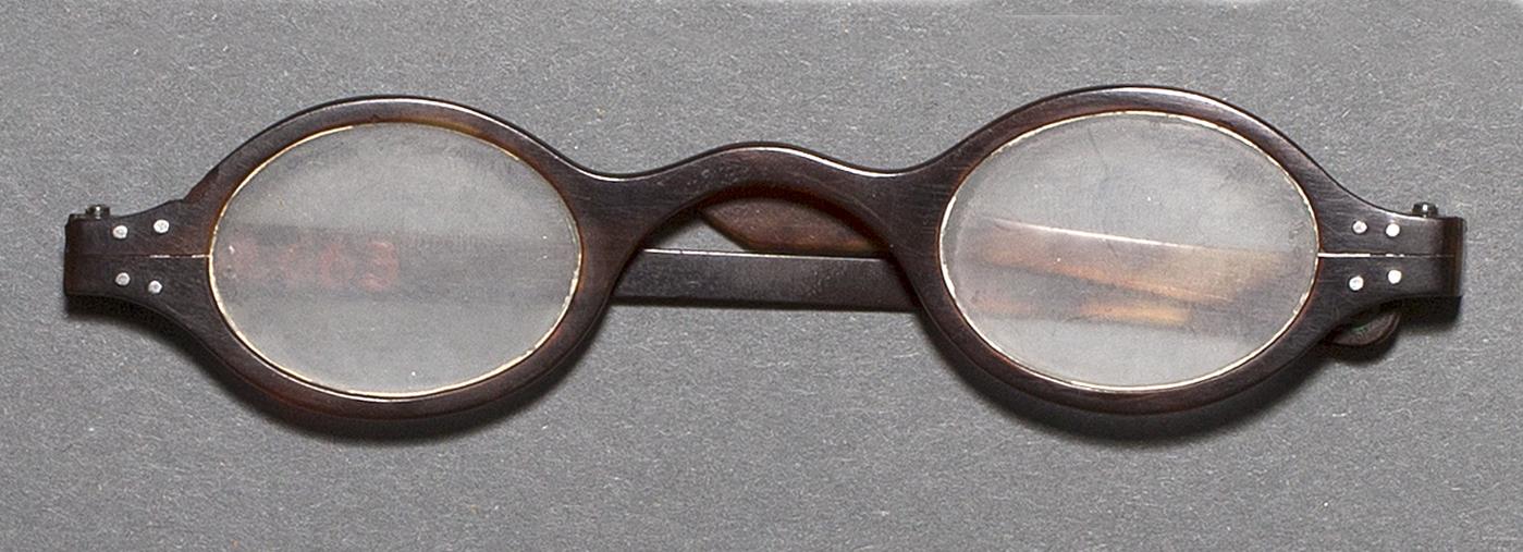 1969.0663 Spectacles
