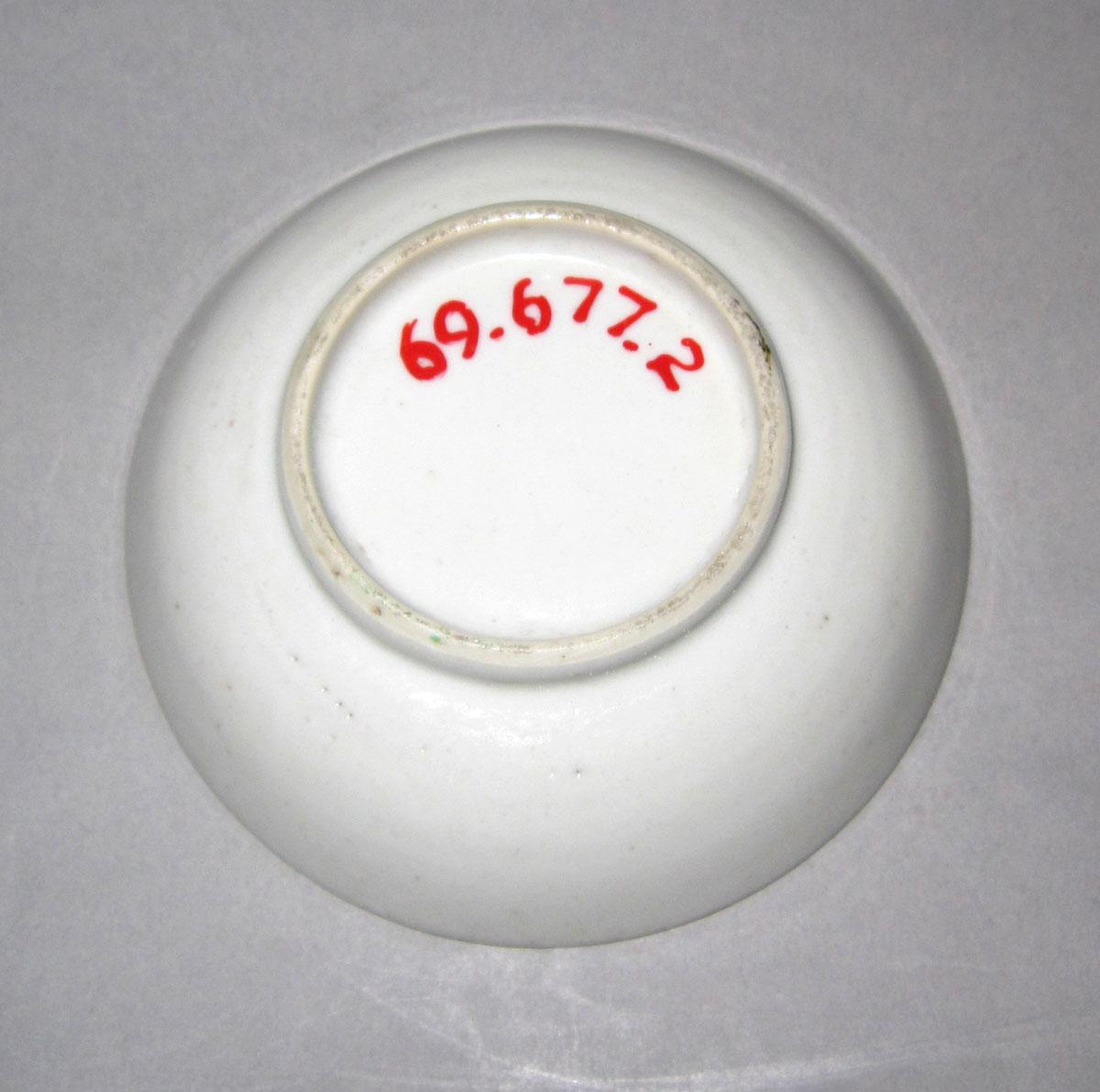 1969.0677.002 Porcelain saucer underside