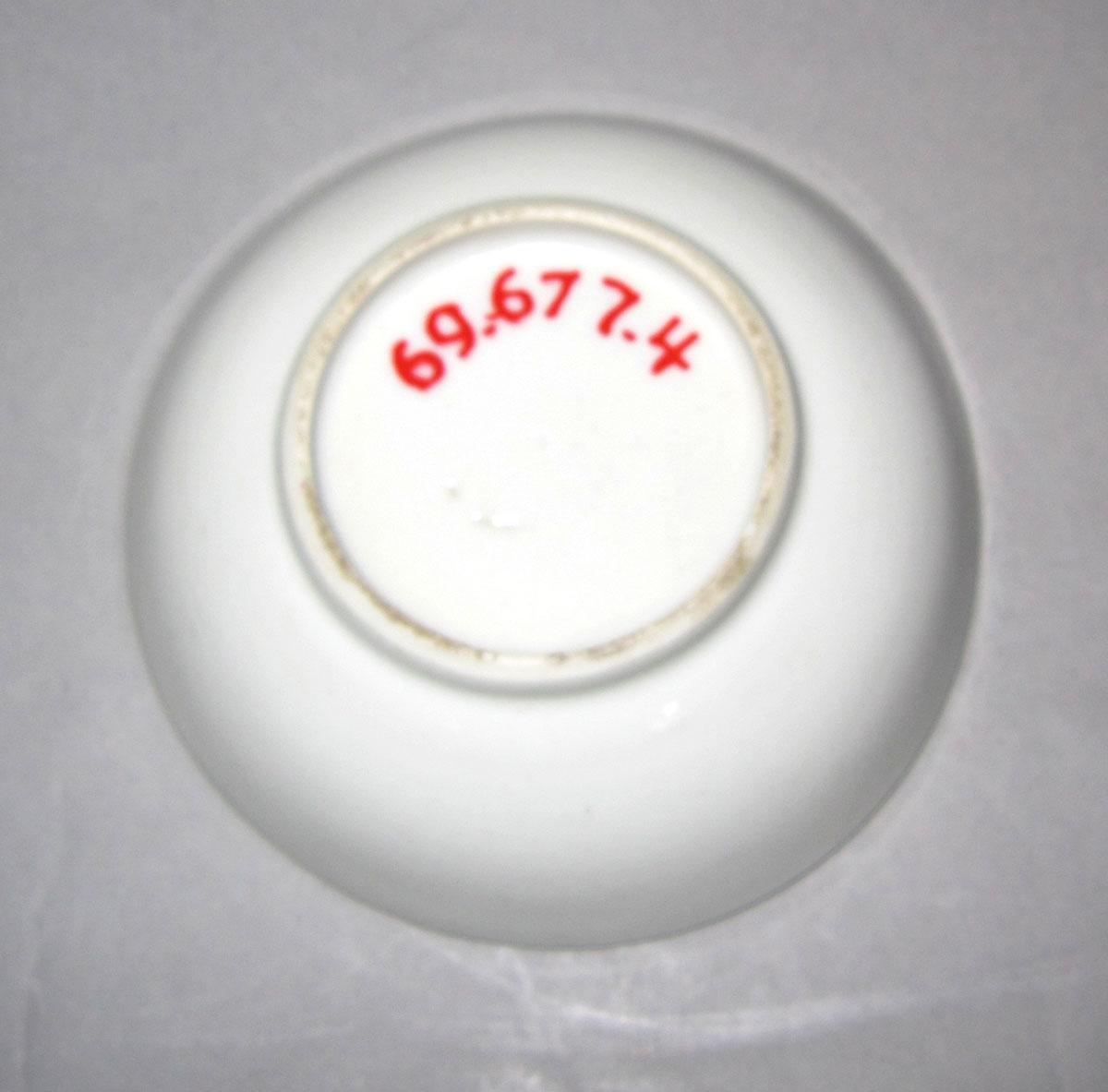 1969.0677.004 Porcelain saucer underside