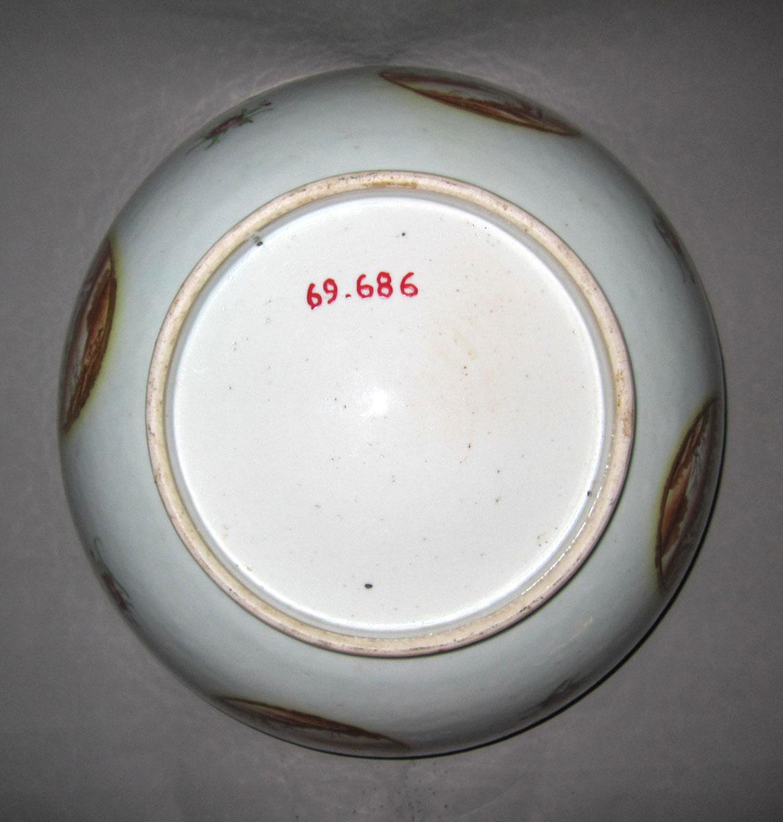 1969.0686 Porcelain bowl underside