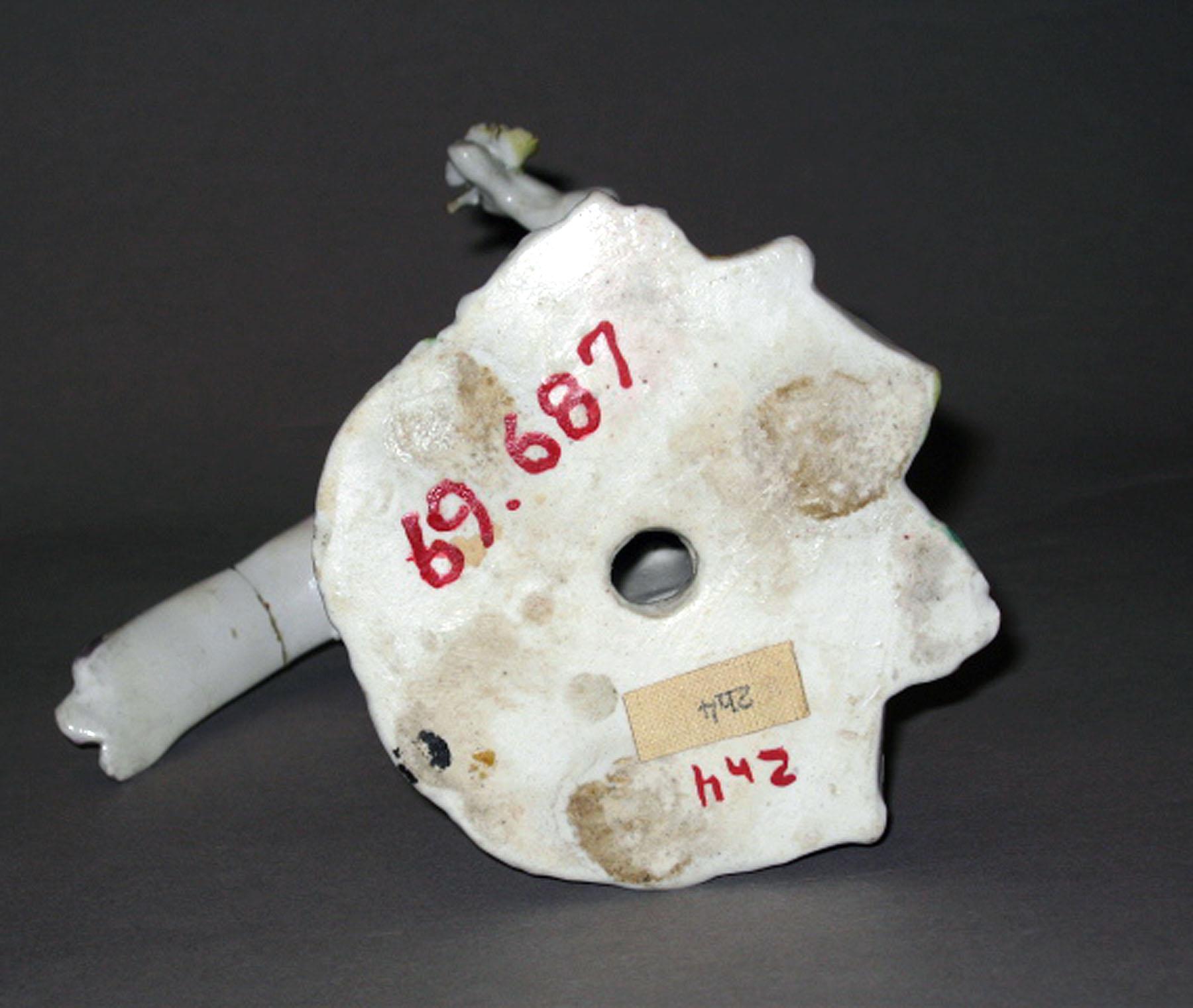 1969.0687 Derby porcelain bird (underside)