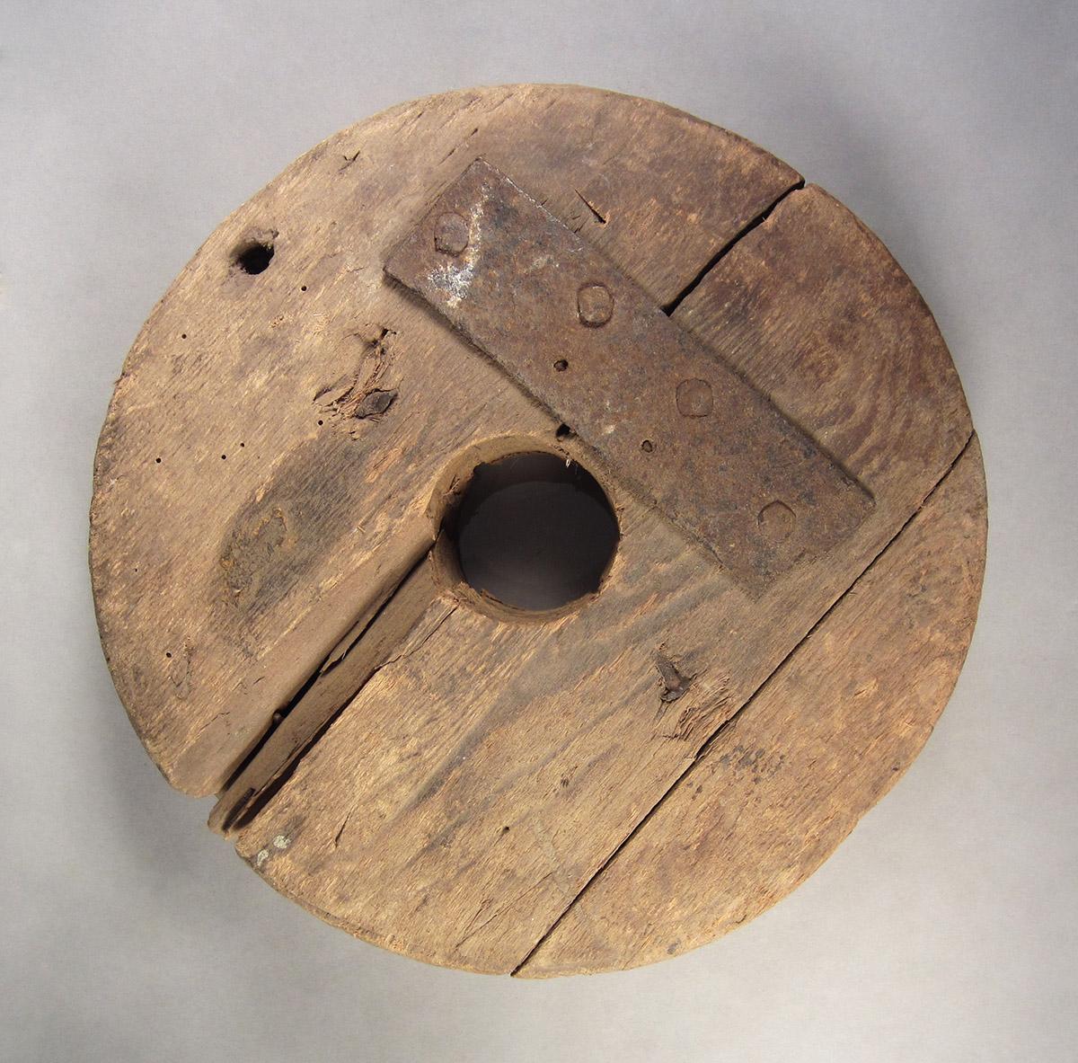 1957.0026.635, Lathe wheel, side 1