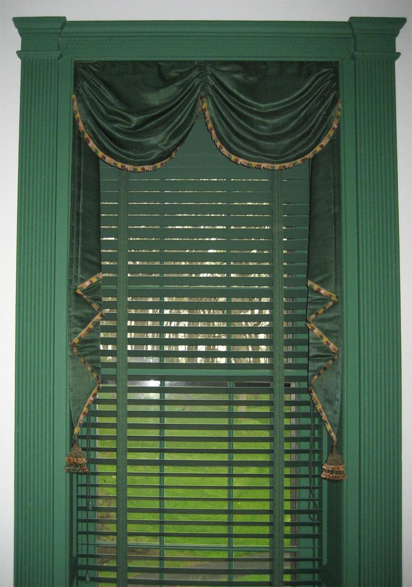1969.0700.001 Window hangings