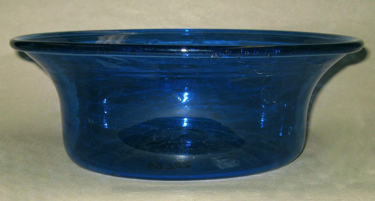 1969.0702 Blown glass bowl