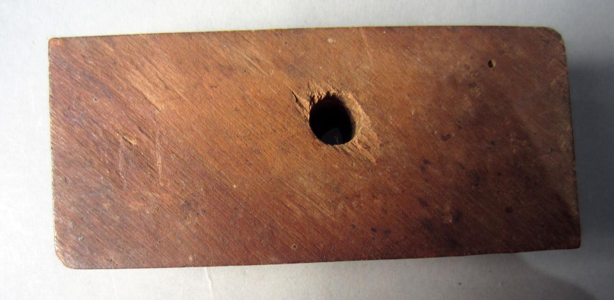 1957.0026.646 Gauge, View 2