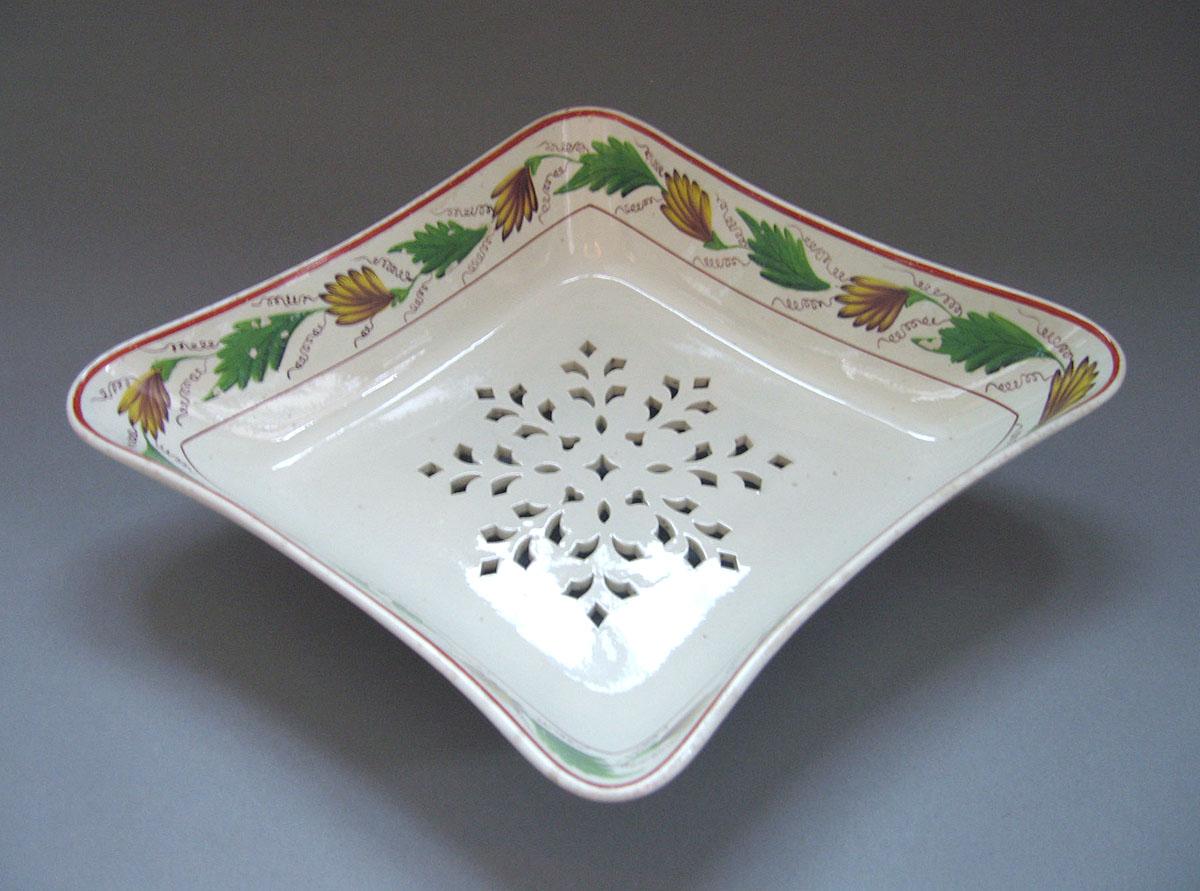 1969.0736.009 Dish