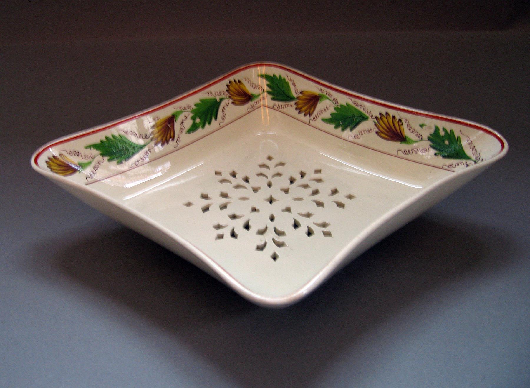 1969.0736.010 Dish