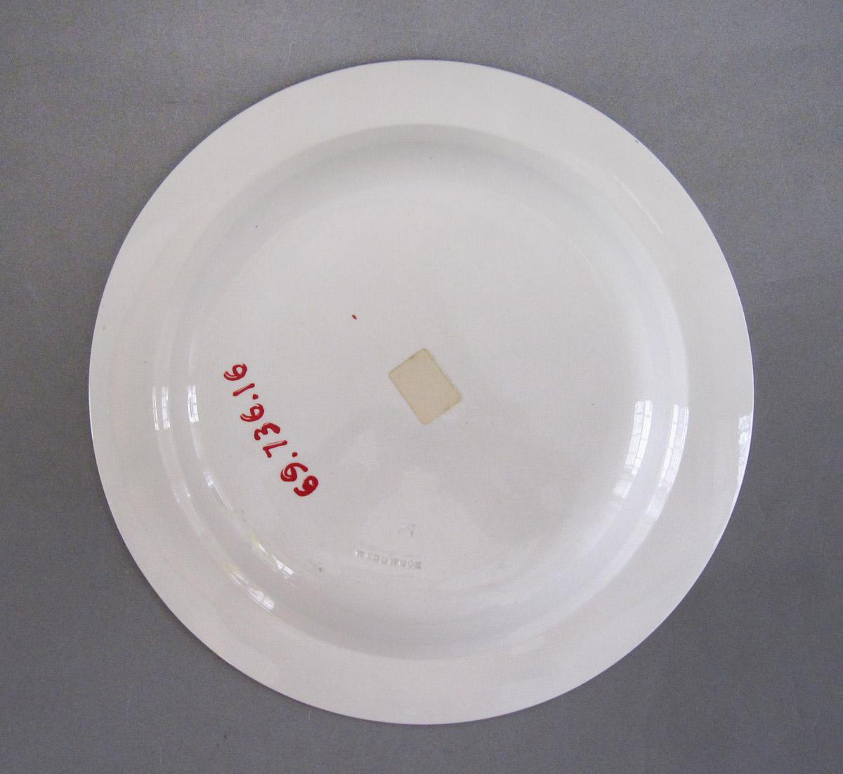 1969.0736.016 Plate or bowl, view 2