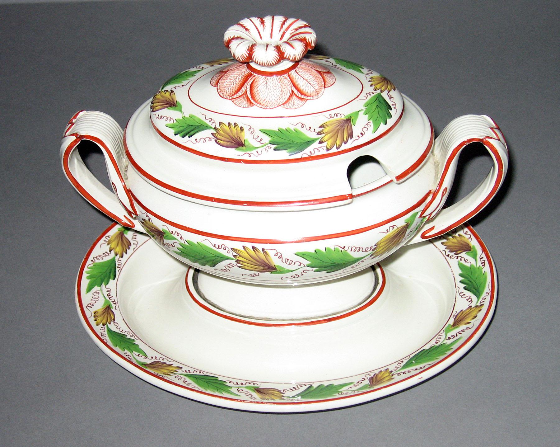 1969.0736.027 A Sauce tureen and stand, B Tureen cover
