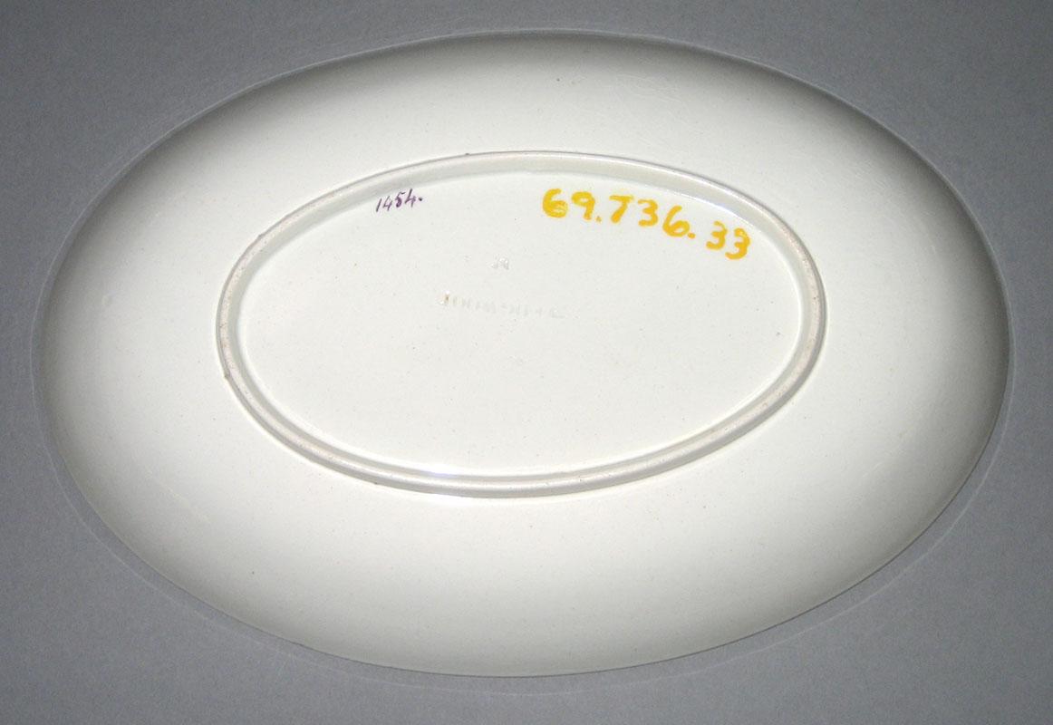 1969.0736.033 Dish underside