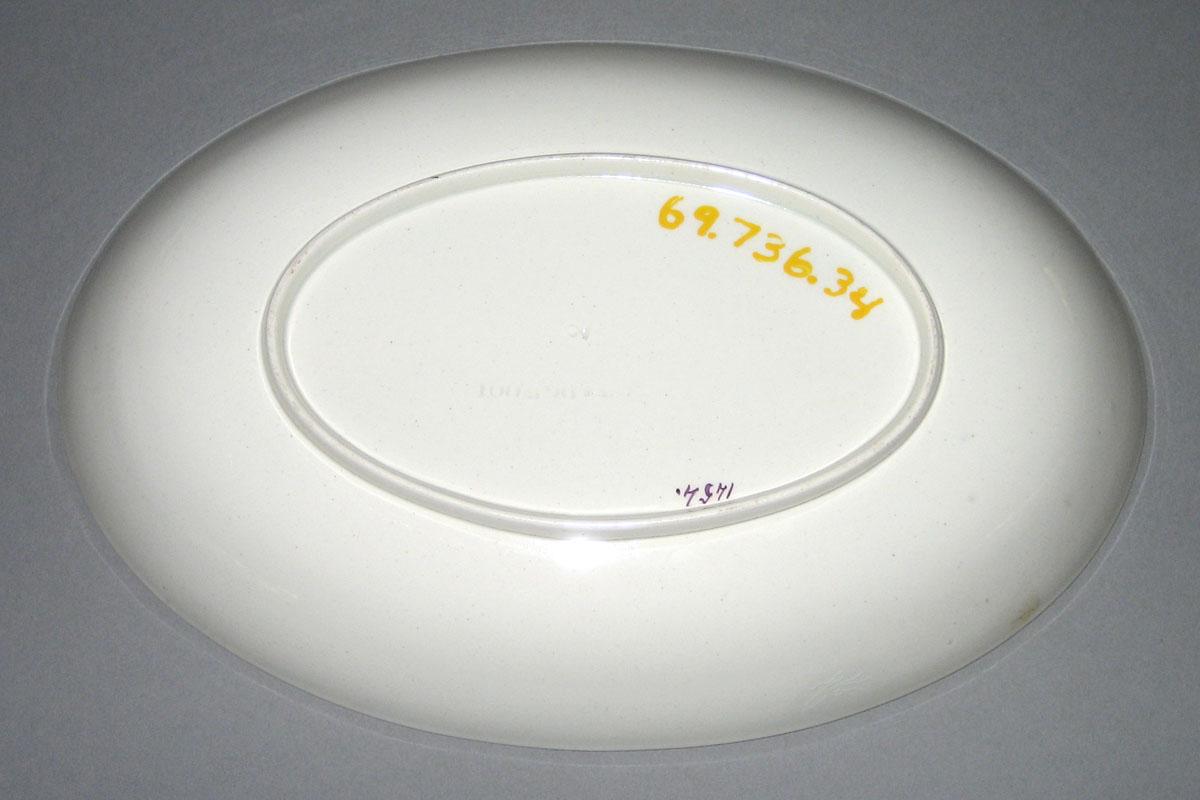 1969.0736.034 Dish underside