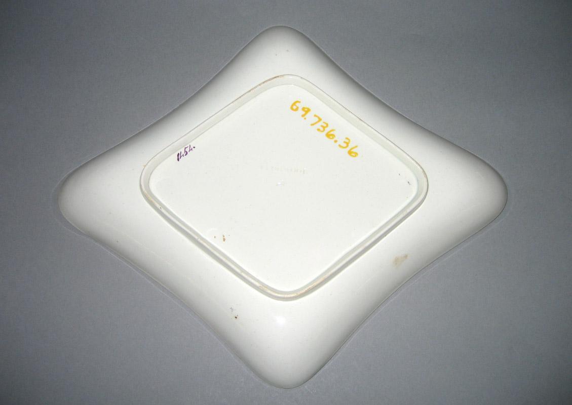 1969.0736.036 Dish underside