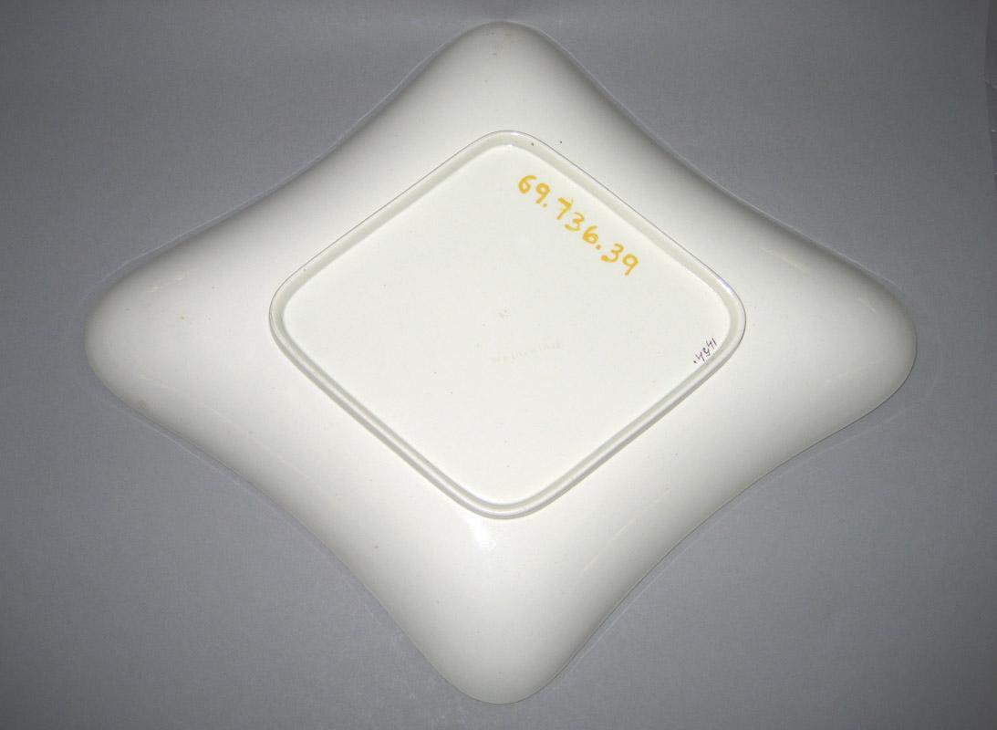 1969.0736.039 Dish underside