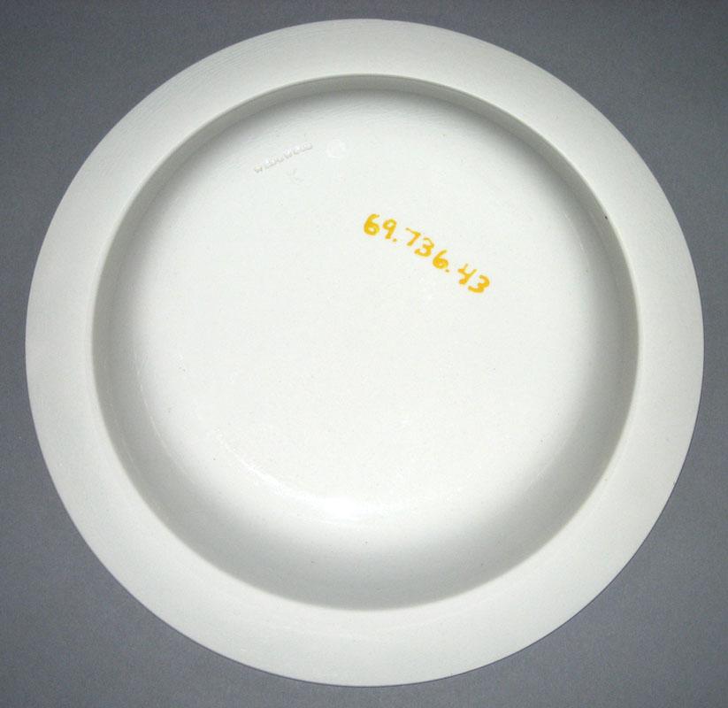 1969.0736.043 Plate underside
