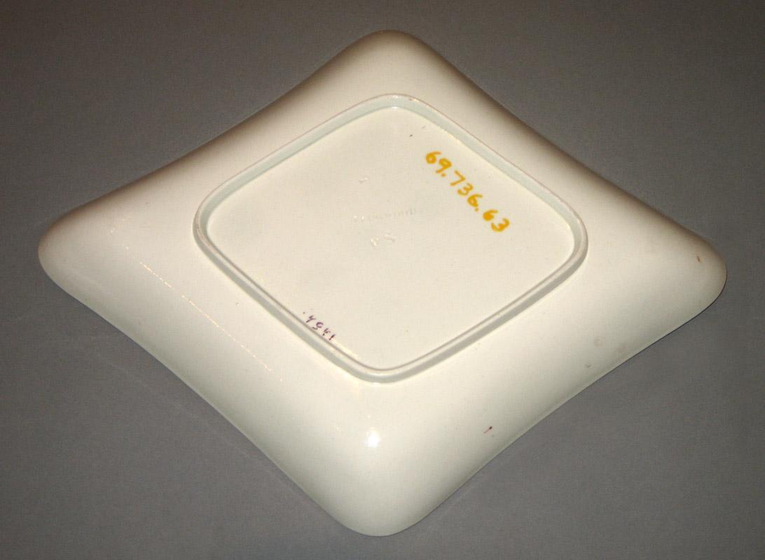 1969.0736.063 dish underside