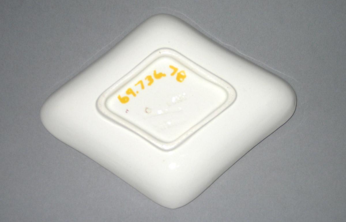 1969.0736.078 Dish underside