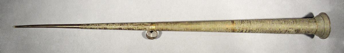 1957.0026.659, Horn, side 1