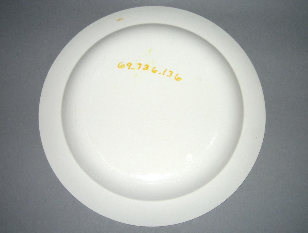 1969.0736.136 Plate underside