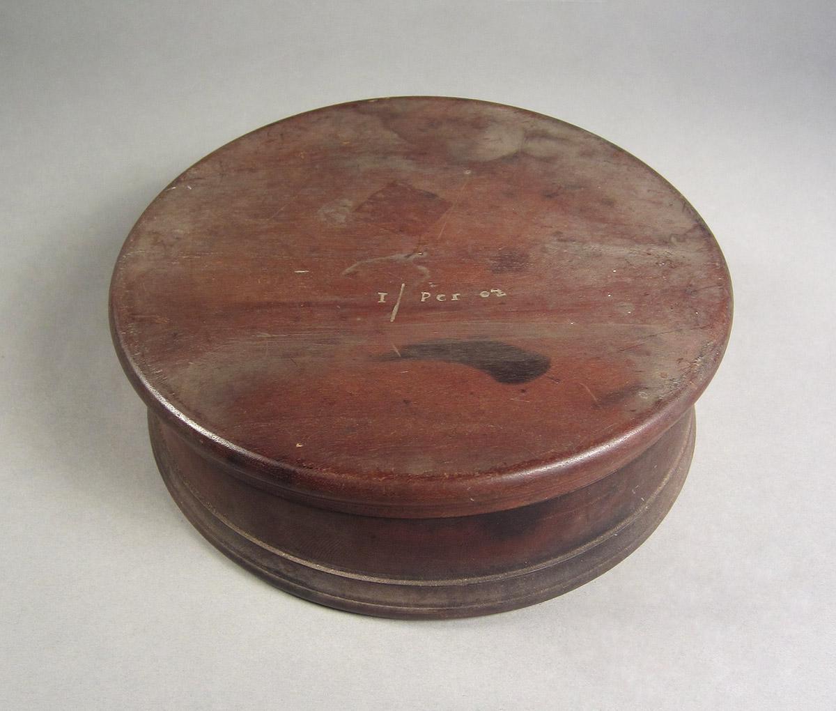 1957.0026.662 A, B, Covered box, angle
