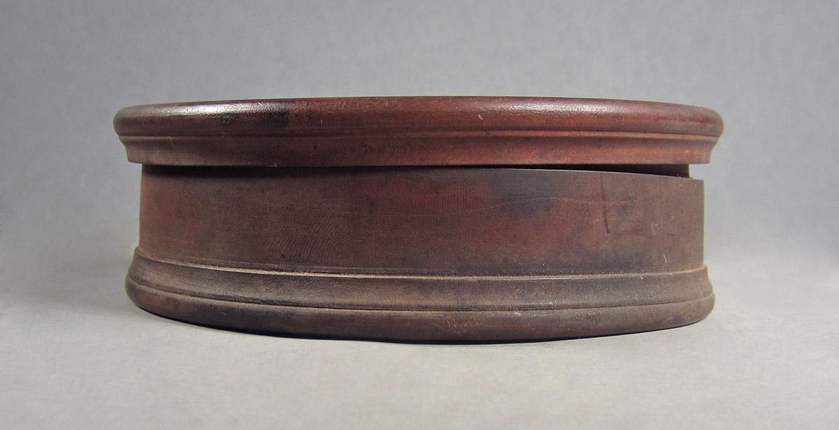 1957.0026.662 A, B, Covered box, side