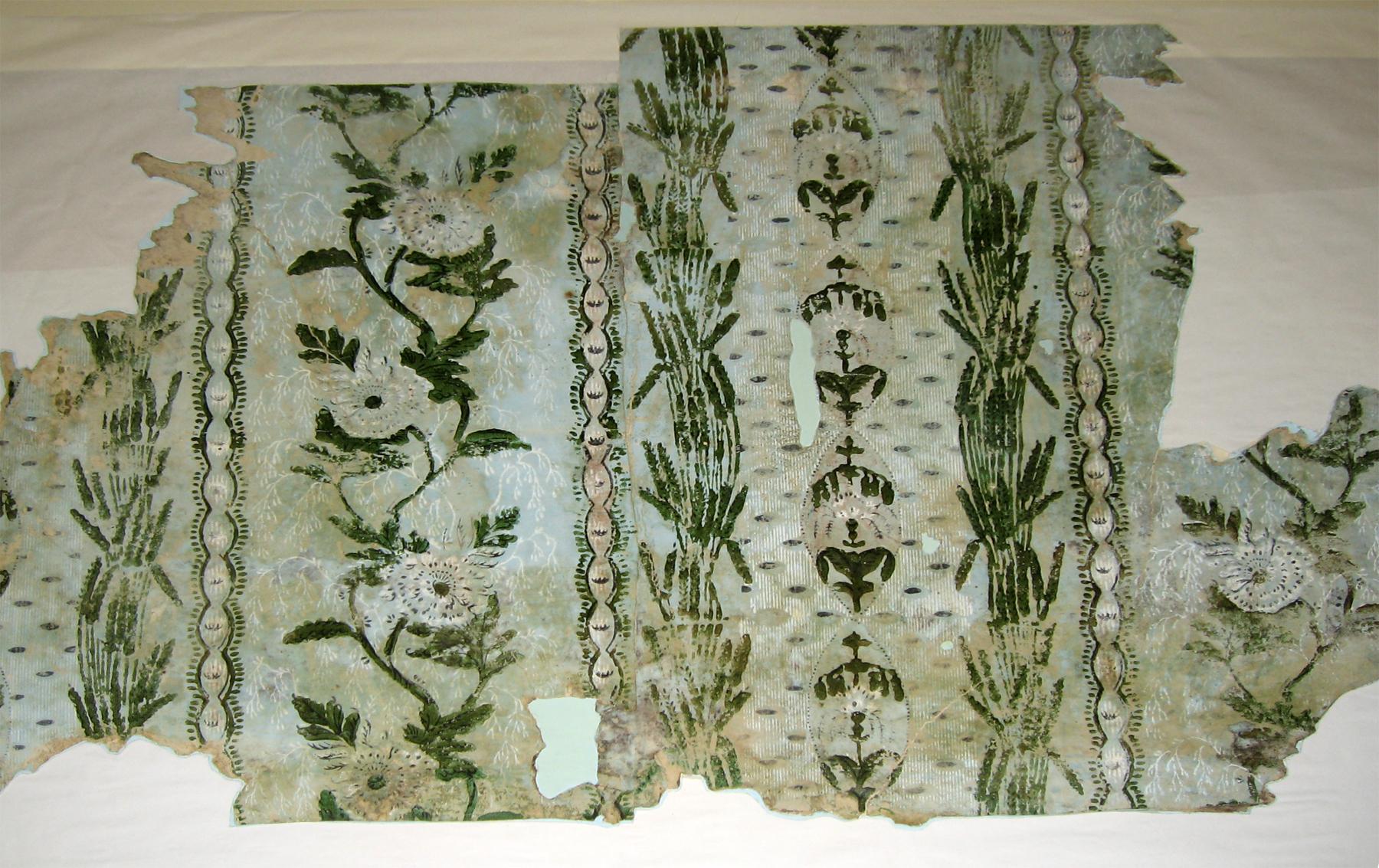 1969.0747 Wallpaper fragment (view 2)
